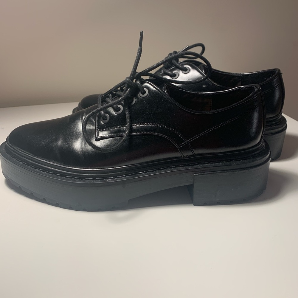 Black Zara platform loafers
